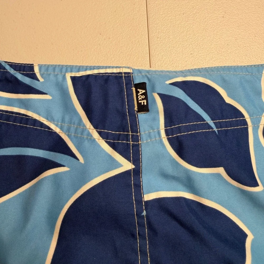 Abercrombie‎ & Fitch Mens Size 34 Blue Floral Board Shorts Swim Trunks Hibiscus